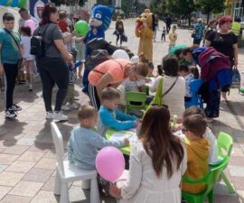 Eroii de la Pediatrie Pitești se transformă în personaje de poveste: Magie de Ziua Copilului