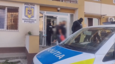 Scandalagiii din Bascov, escortați de mascați! Ce spune Poliția