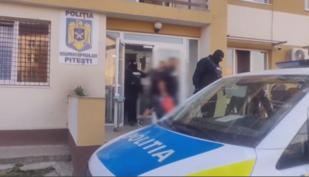 Scandalagiii din Bascov, escortați de mascați! Ce spune Poliția