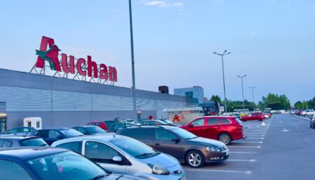 Modernizarea de la Auchan care poate lăsa angajații pe drumuri