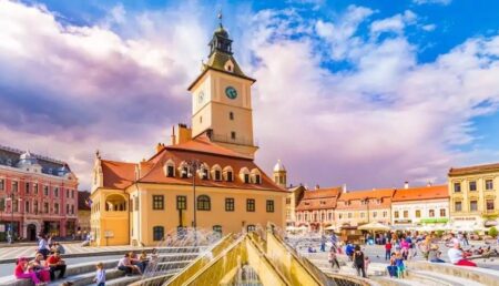 Turiștii străini se îngrămădesc la așa prețuri: Cel mai căutat oraș din România