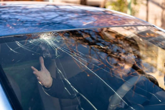 Atenție, șoferi! Cât timp este permis să conduci cu parbrizul spart?