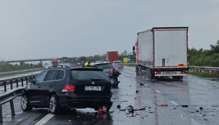 Accident pe Autostrada A1, Pitești-București. Mașini, praf