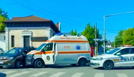 Accident în Pitești: O ambulanță este implicată! Poliția la fața locului!