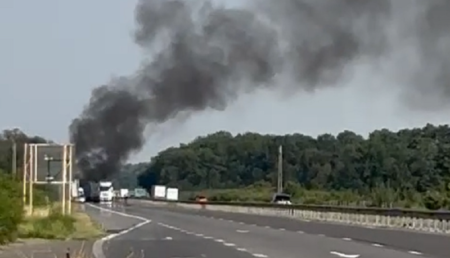 O Tesla s-a făcut scrum pe Autostrada A1 București – Pitești