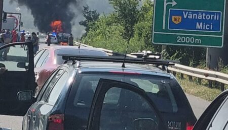 Trafic oprit pe autostradă! A doua autoutilitară a luat foc în ultimele ore