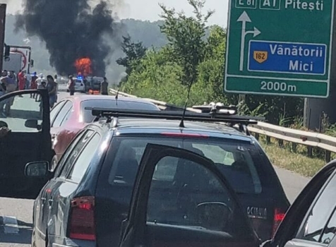 Trafic oprit pe autostradă! A doua autoutilitară a luat foc în ultimele ore