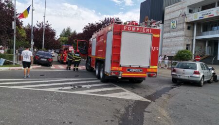 Accident deosebit de grav, în fața Primăriei, acum! BMW, praf!