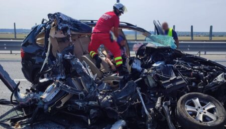 Accident devastator pe autostradă! BMW X5, praf și pulbere! Este incredibil ce s-a întâmplat cu șoferul