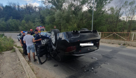 Accident cu două victime în Argeș: Mașină răsturnată