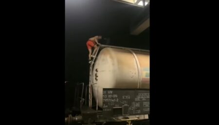 Video șocant! Tânăr de 19 ani, electrocutat pe tren