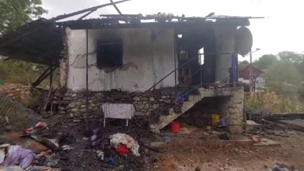 Incendiu devastator: Băiețel de 6 ani a murit carbonizat, mama și mătușa de negăsit
