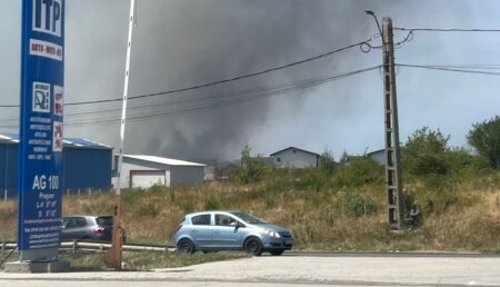 Incendiu puternic lângă Pitești! Flăcări enorme, pericol imens!