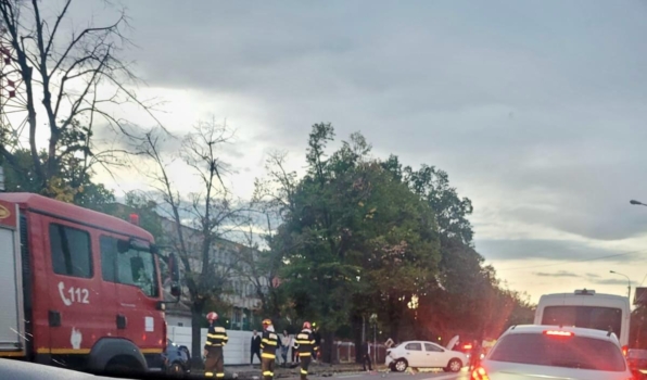 Accident în Pitești, acum! Trei mașini implicate