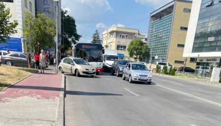 Pitești: Accident în Centru! Autobuz Publitrans implicat