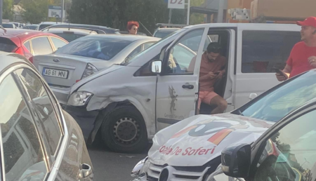 Accident la Auchan, în parcare: Multe mașini implicate!