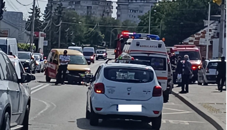 Accident în Pitești: S-au lovit lângă Autogară