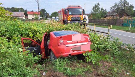 Accident în Argeș! De pe drum, a ajuns cu mașina în canal: persoană rănită