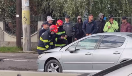 Accident lângă Pitești: Impact între două autoturisme: O persoană are nevoie de ajutor