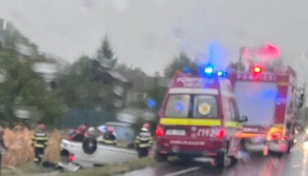 Argeș: Accident grav la prima oră a dimineții: Mașină răsturnată