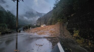 Dezastru pe Valea Oltului! Trafic blocat pe DN 7 din cauza viiturii