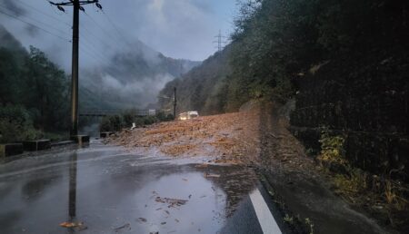 Dezastru pe Valea Oltului! Trafic blocat pe DN 7 din cauza viiturii