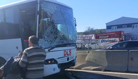 Autobuz cu muncitori de la Uzină, accident!