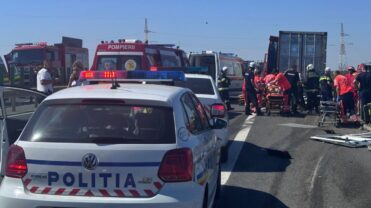 Argeș. Accident deosebit de grav, acum! O mașină și un camion s-au lovit