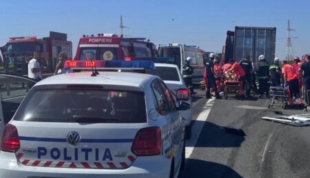 Argeș. Accident deosebit de grav, acum! O mașină și un camion s-au lovit