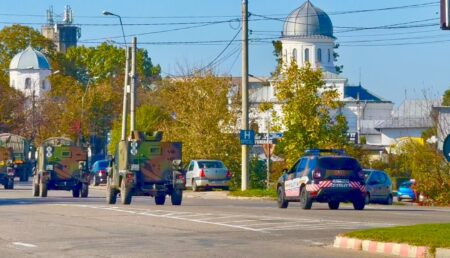 VIDEO: ,,Duduie” strada: Convoi militar surprins în Pitești