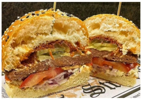 Toată lumea caută cel mai bun burger din oraș!
