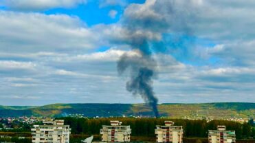 Incendiu major, lângă Pitești! Fumul se vede din oraș! Video