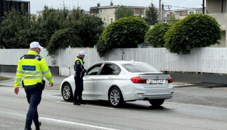 Argeș. Inconștiență maximă! I-a încredințat mașina unui tânăr fără permis