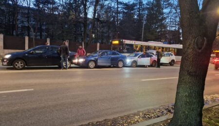 Pitești. Accident cu 4 mașini, acum, lângă Spital! Trafic, infernal!