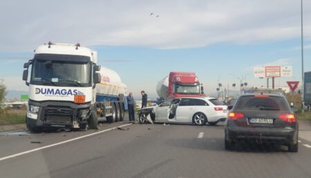 Argeș. Accident grav-LIVE: Audi, impact frontal cu o cisternă!