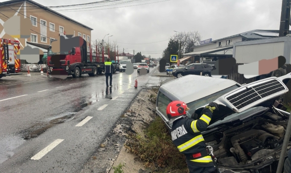 Argeș. Mașină mortuară, accident grav cu un autocamion