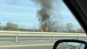 News Alert: VIDEO/Mașină în flăcări pe Autostrada A1, ACUM!