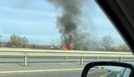 News Alert: VIDEO/Mașină în flăcări pe Autostrada A1, ACUM!