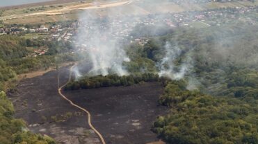 Incendiu, acum, în Argeș: Arde violent! Pericol major de extindere