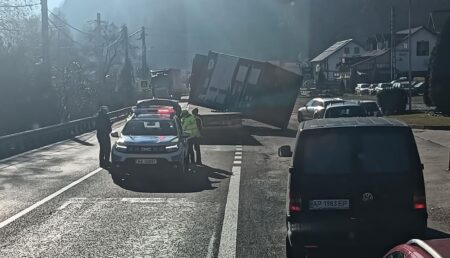 Anunțul MOMENTULUI: Trafic blocat, ,,mastodont” răsturnat