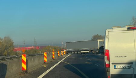 Trafic paralizat la ieșirea de pe Autostrada A1! TIR blocat