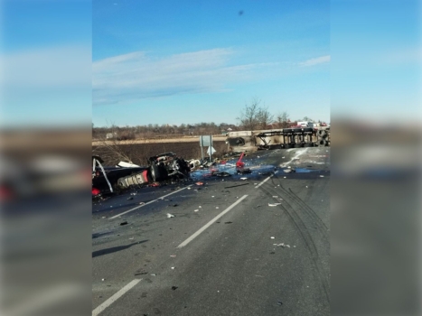 Accident deosebit de grav: Două camioane implicate, unul dintre șoferi a pierdut lupta cu viața