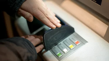 Alertă la POS sau bancomate: Cum pot afla hoții PIN-ul de la card