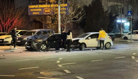 Accident în Pitești, ACUM! Mașină praf