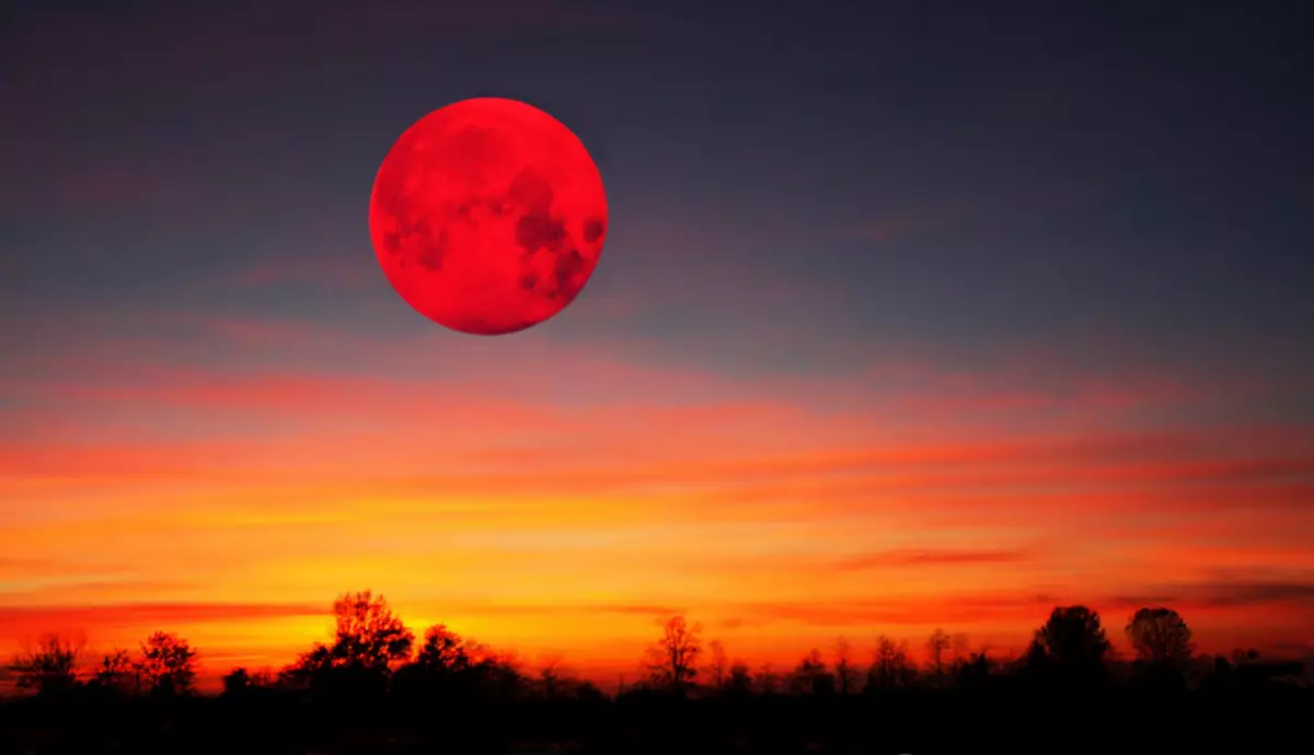 Pitești. Cerul „în flăcări” de magie! Luna Roșie te lasă fără cuvinte!