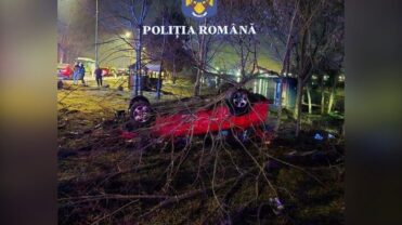 VIDEO. Accident șocant: S-a răsturnat cu mașina