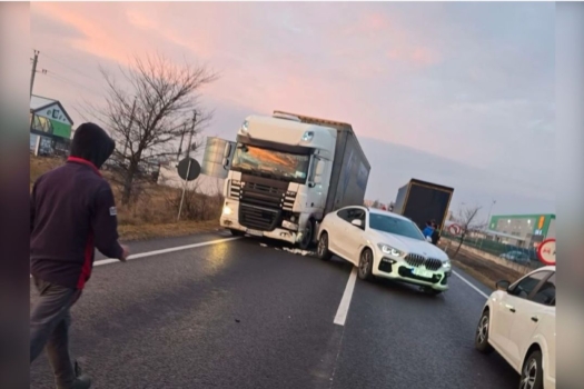 Argeș. Accident, ACUM! Bolid BMW și un TIR implicate!