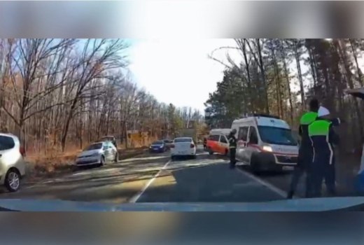 Accident, ACUM. Ambulanță implicată! Trafic complet blocat!