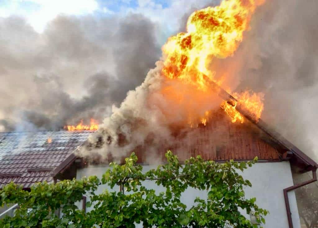 Argeș: Incendiu izbucnit la o gospodărie din Costești