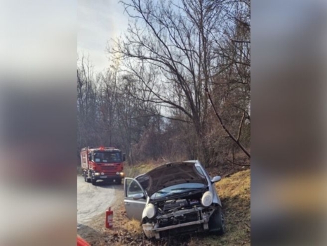 Argeș. Accident, ACUM! Mașină lovită grav!